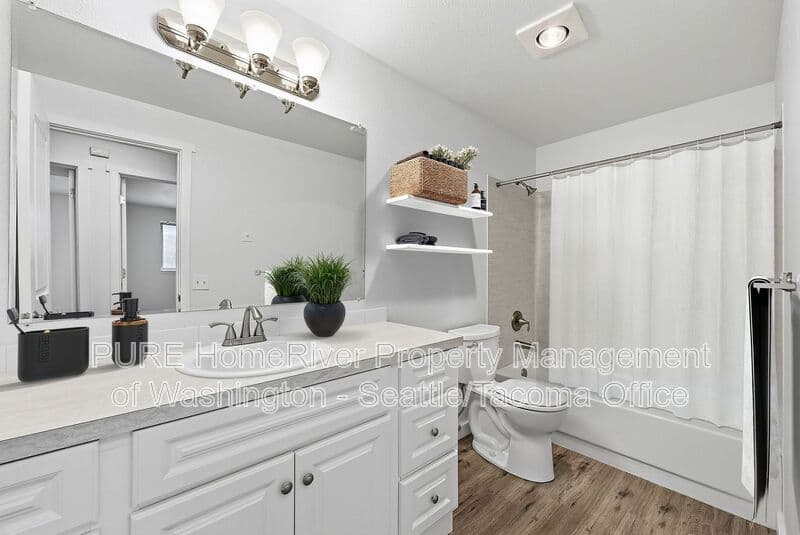 Tacoma Apartment: 6601 S 8th St