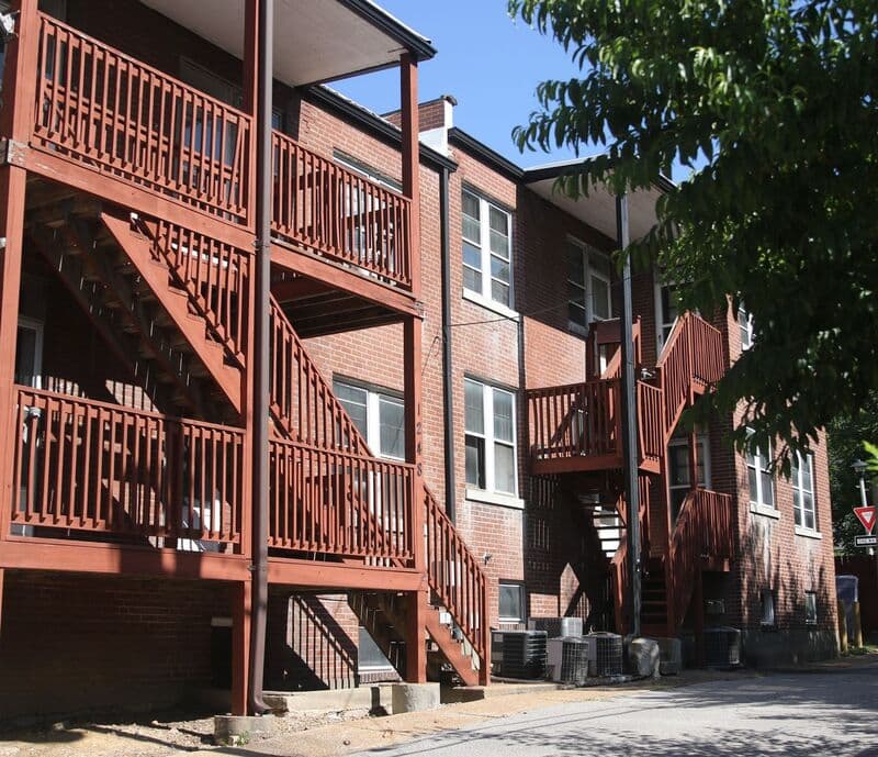 Richmond Heights Condo: 1240-72 Hawthorne Pl