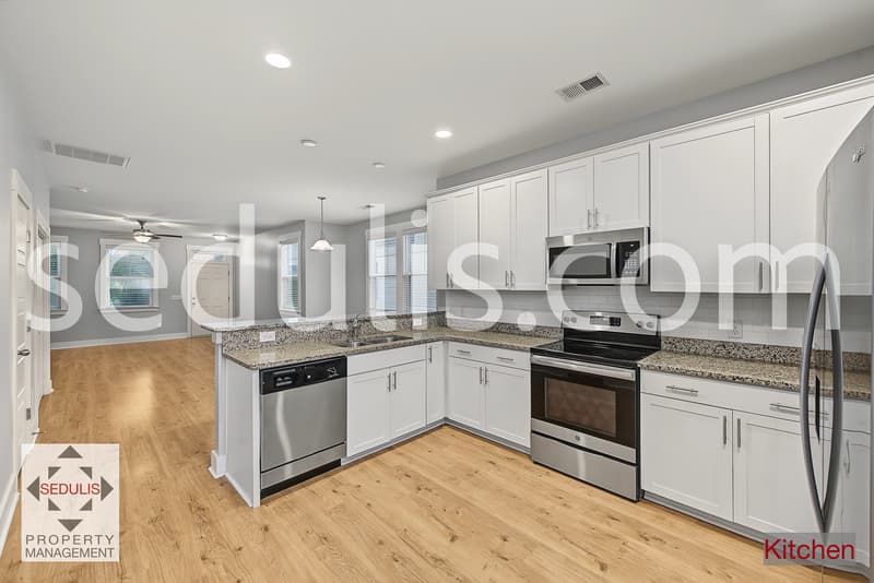 North Charleston House: 3923 Four Poles Park Drive