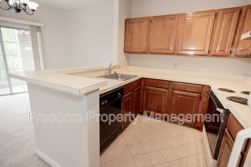 Alexandria Condo: 279 S Pickett St.
