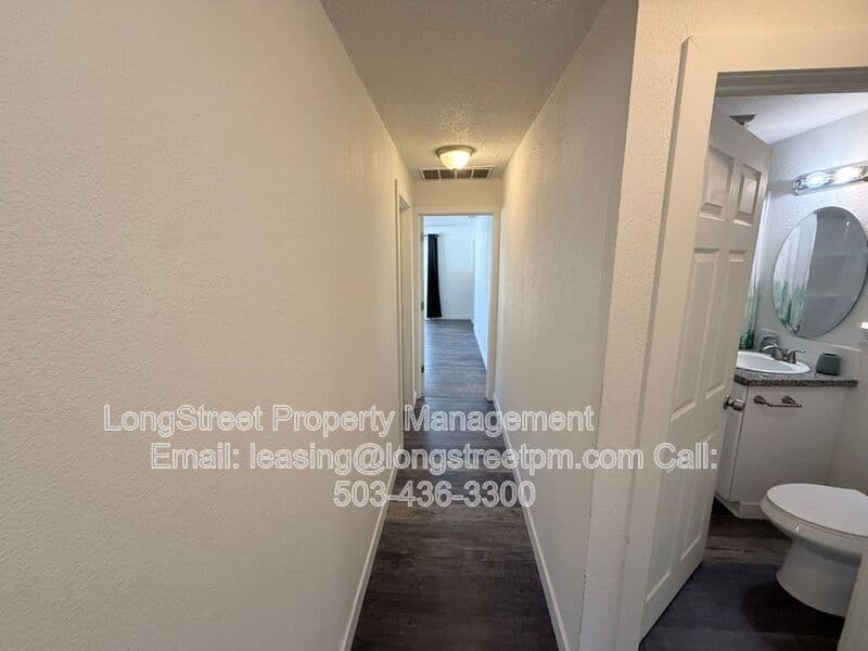 Salem House: 758 Browning Ave S
