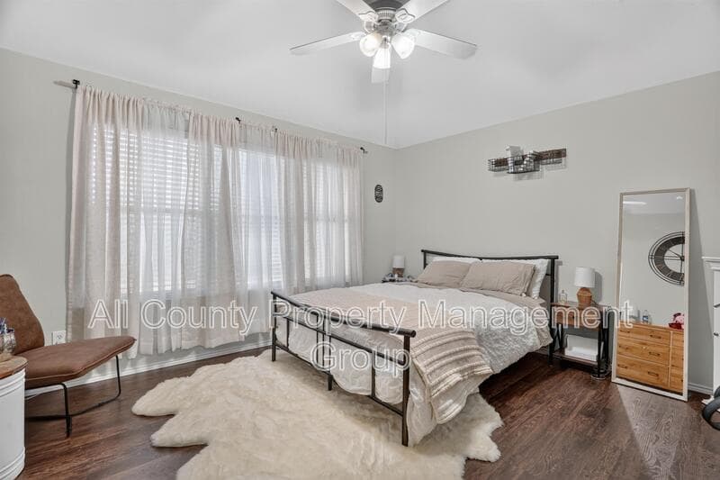 Fort Worth House: 6241 Trinity Creek