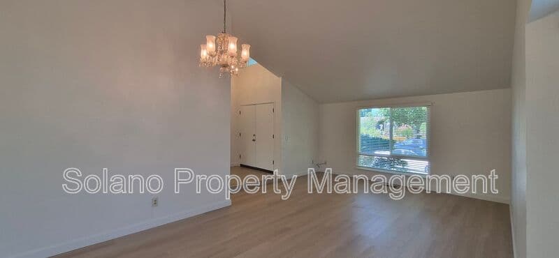 Fairfield House: 5023 Oakbrook Cir