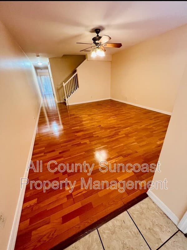 St. Petersburg House: 3872 Mariner Dr