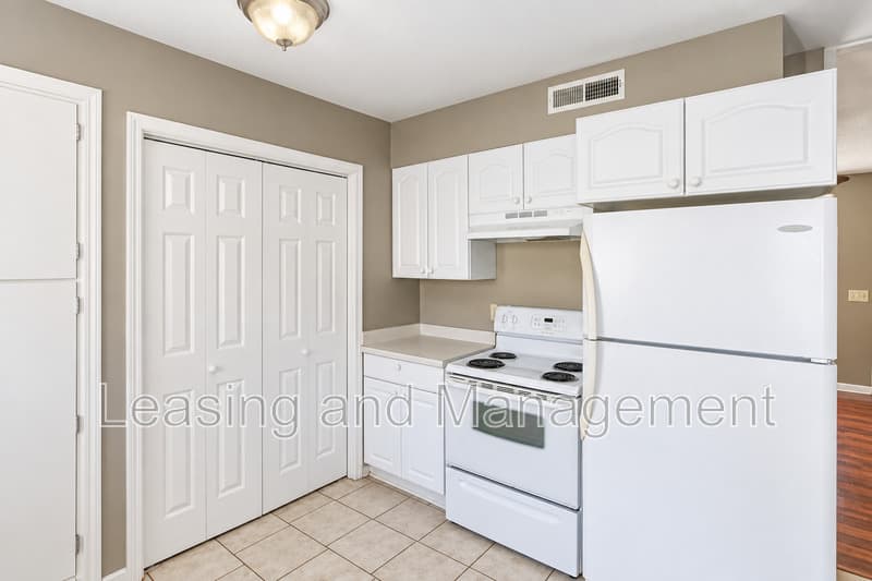 Charleston Townhome: 1423 Ashley River Road