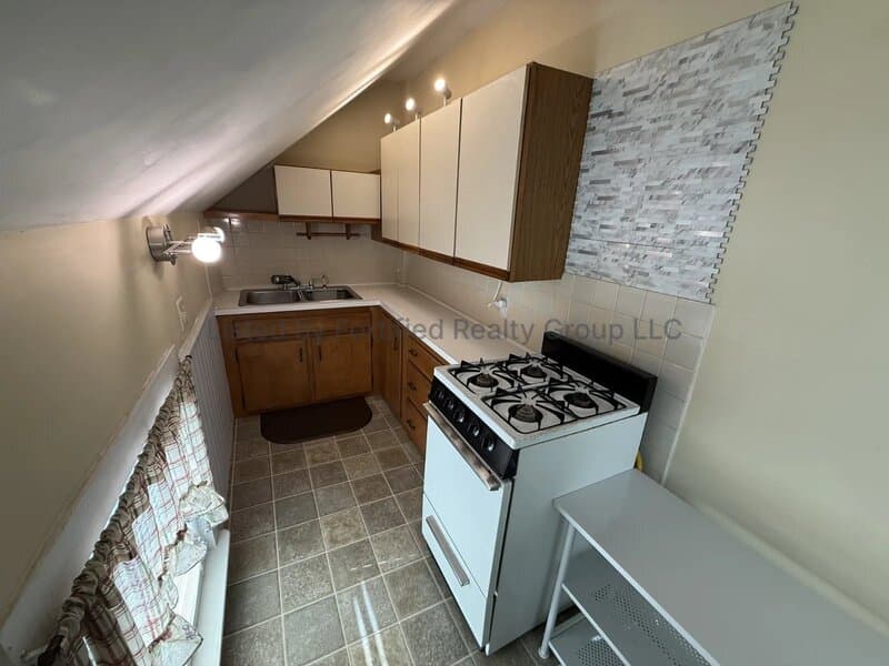 Fall River Condo: 575 Mount Hope Ave