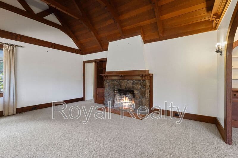 Honolulu House: 2910 Nanihale Place