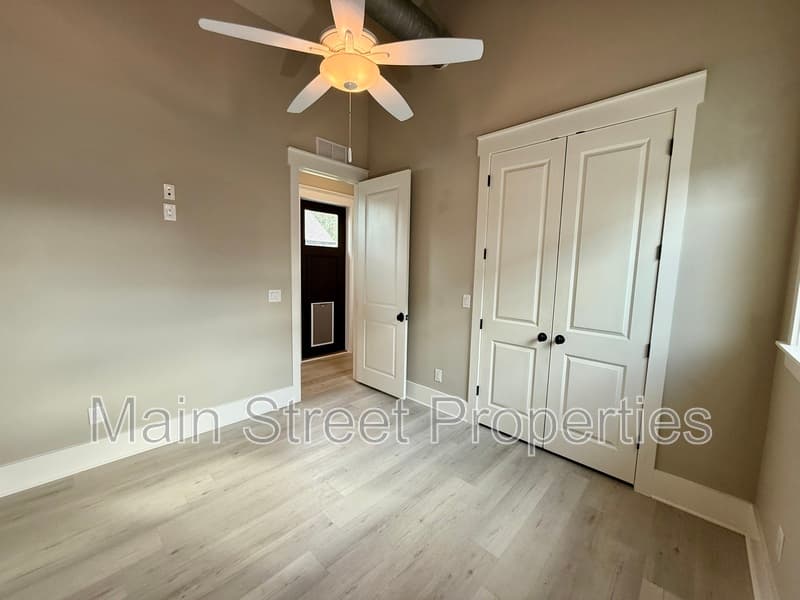 Pensacola House: 1205 East Scott Street
