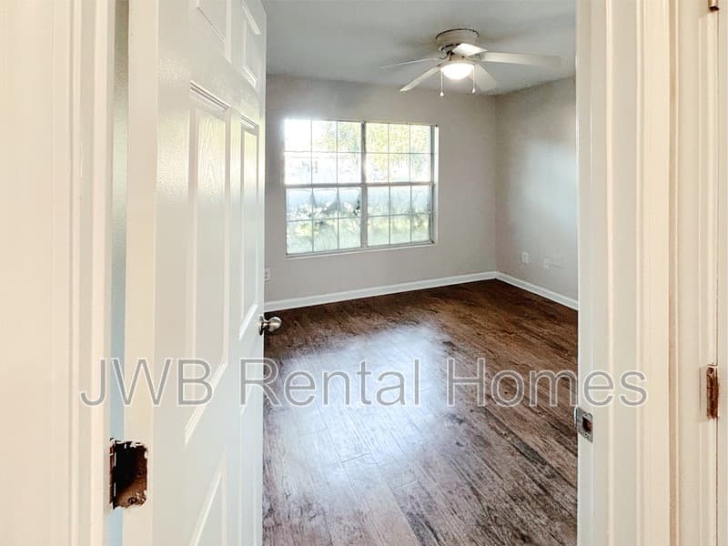 Jacksonville House: 2833 Circle St E