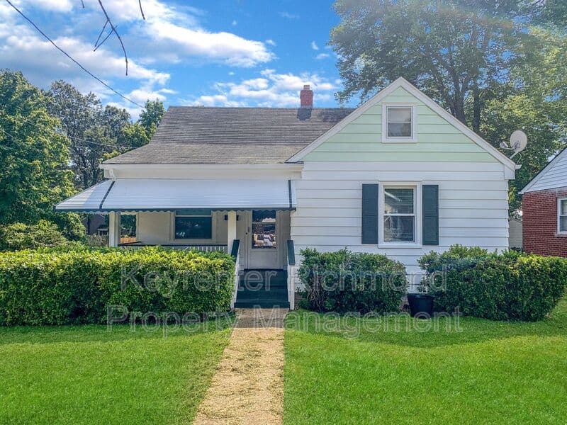 Richmond House: 4511 Maverick Avenue