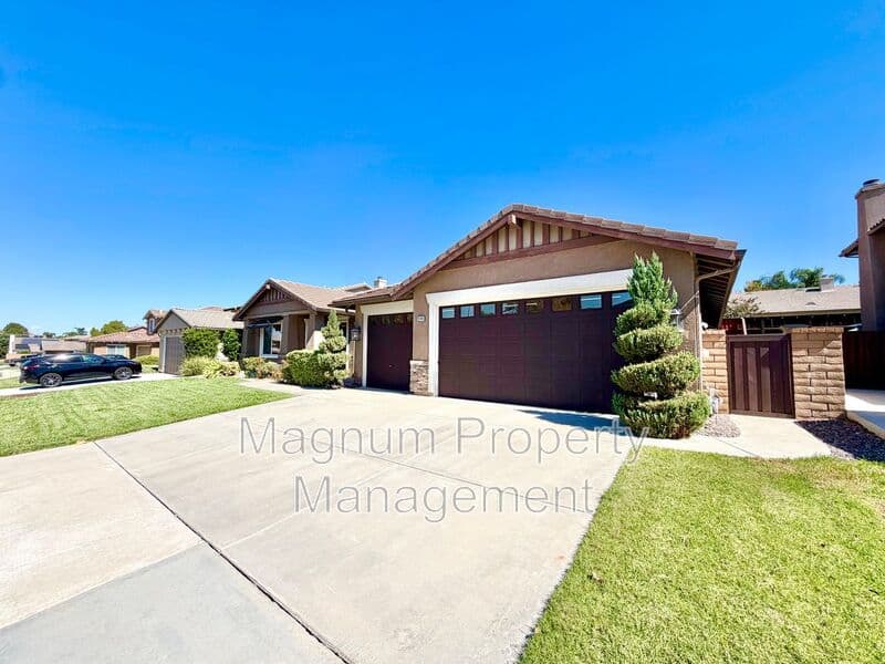 Winchester House: 35186 Orchid Dr