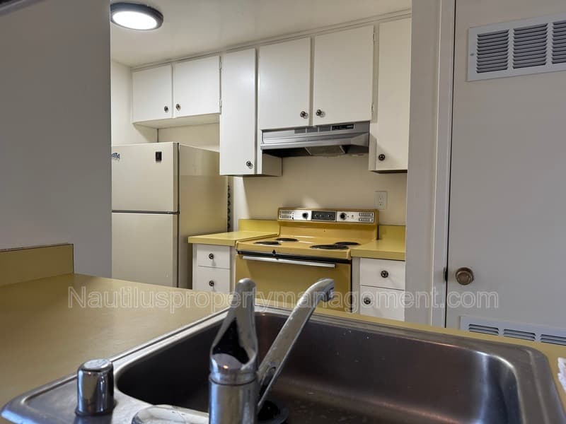 Santa Cruz Townhome: 127 Castillon Terrace