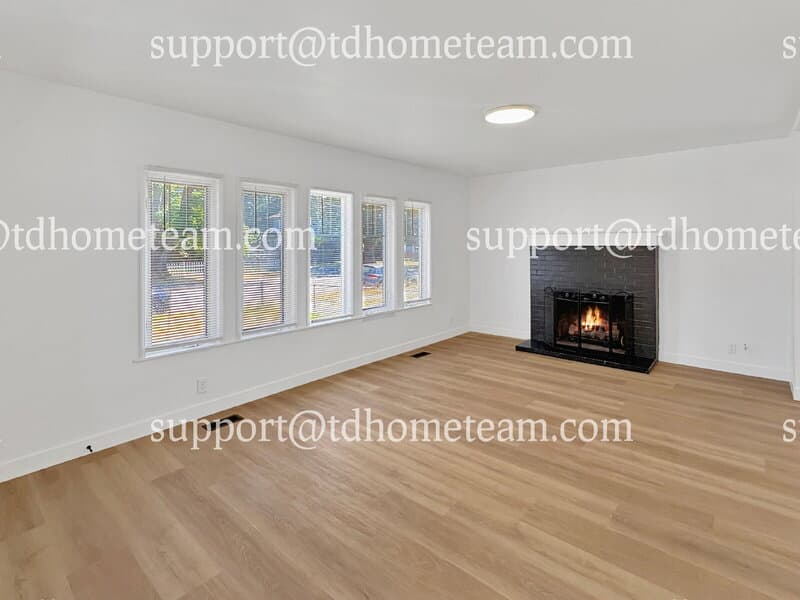 Kent House: 617 3rd Ave S