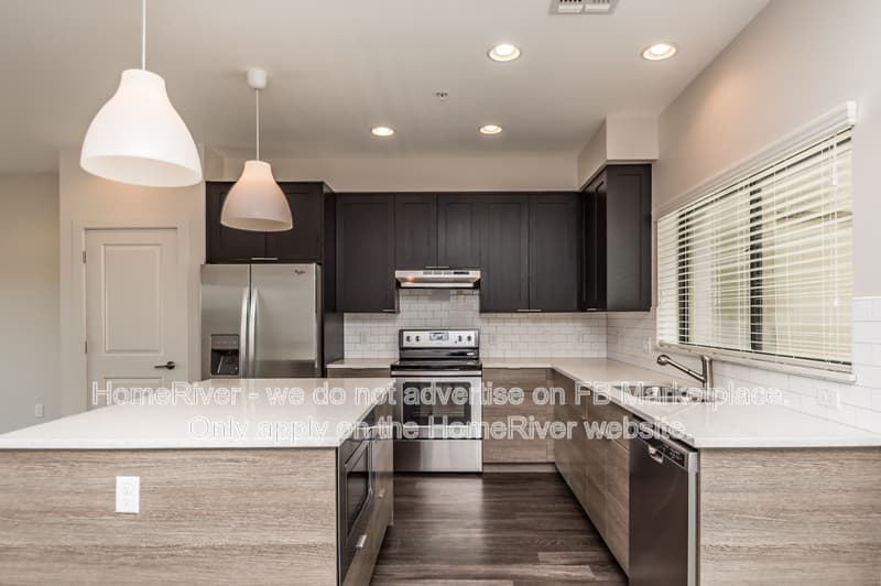 Tempe Townhome: 1000 W 5th St