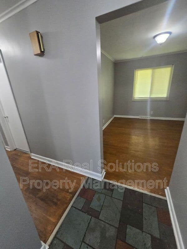 Columbus House: 3050 Clermont Rd