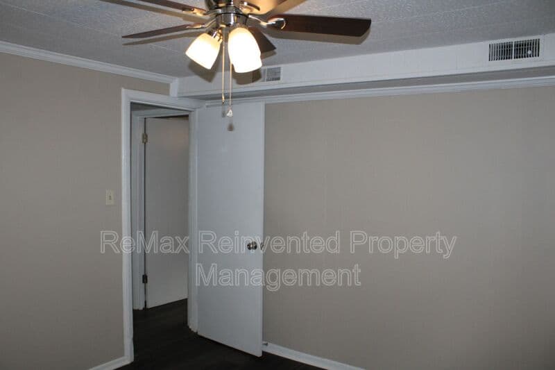 Aiken House: 3328 Vaucluse Rd.