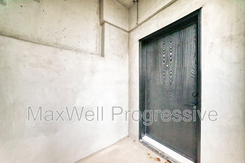 Edmonton Townhome: 15720 103 Ave