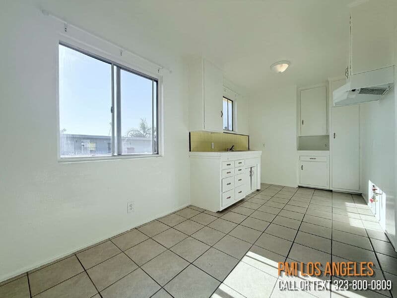 Los Angeles Condo: 943 West 68th Street