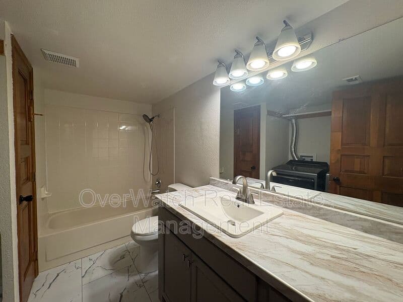 Anchorage House: 7641 Delridge Circle