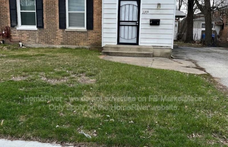 Chicago House: 2209 E 97th St