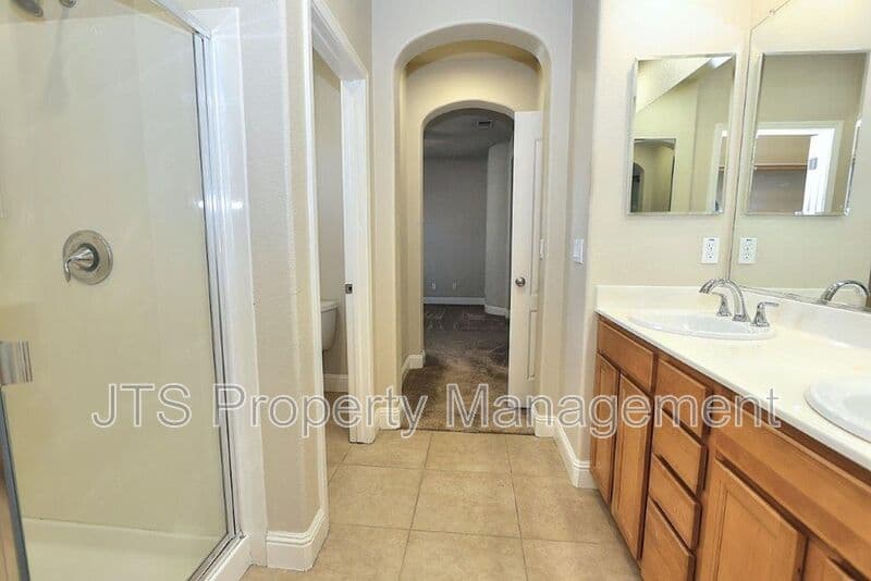 Orangevale House: 9041 Crescenda Lane