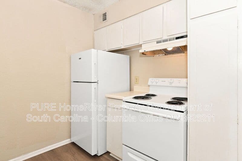 Columbia Condo: 1002 Old Manor Rd