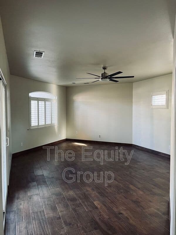 Farmersville House: 1856 North June Ave