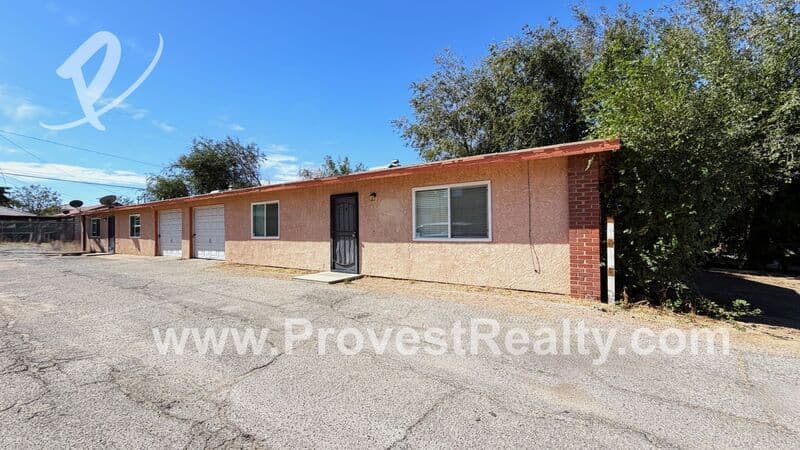 Hesperia House: 16397 Spruce St