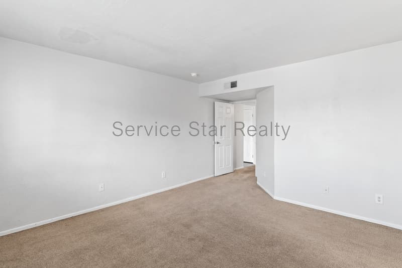Phoenix Condo: 16602 N 25th St