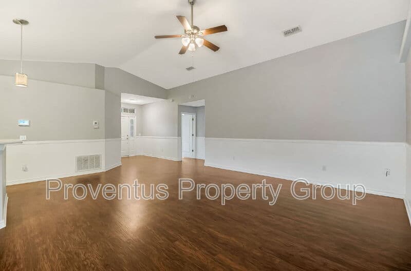 Navarre House: 2058 Catline Circle