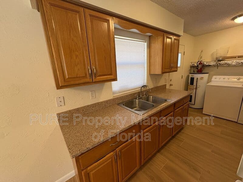 Ocala House: 6807 NW 62nd Place