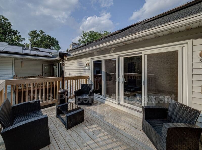Morganville House: 17 Bauers Ln