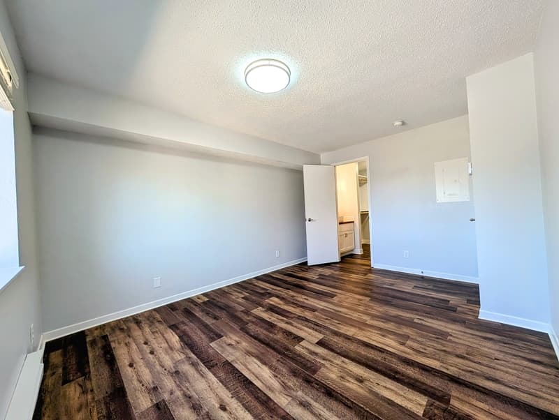 Pella Condo: 408 East 15th Street - 208