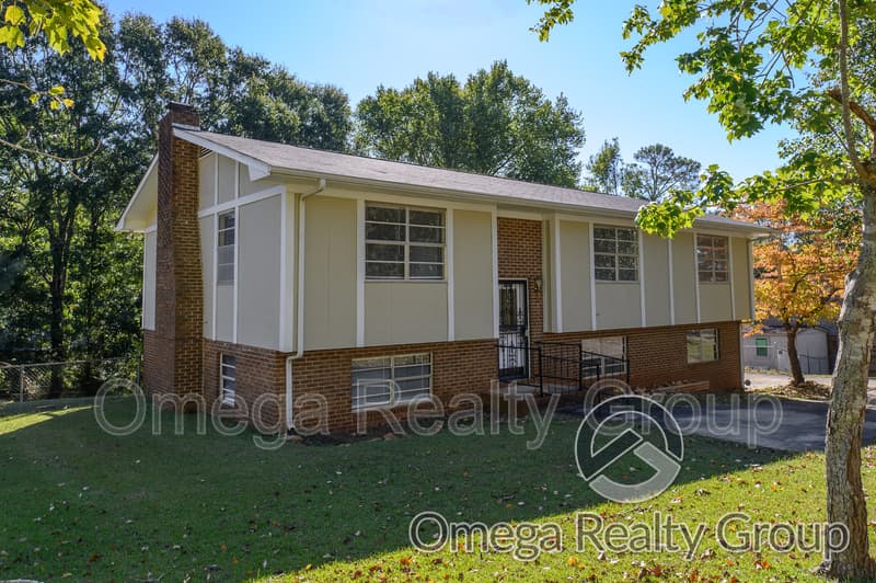 Anniston House: 1033 Old Mill Rd