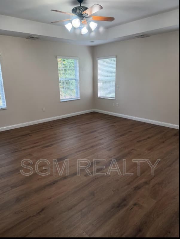 Belleville House: 3390 Wildview Way