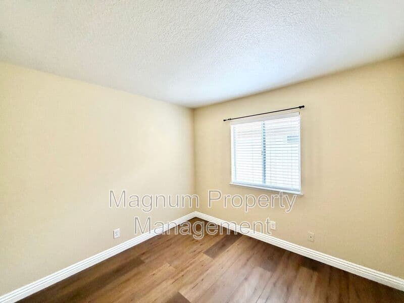 Murrieta House: 25167 Parkcrest Dr