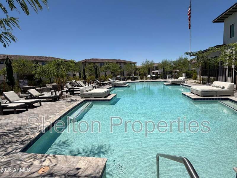 Phoenix Townhome: 2121 W Sonoran Desert Dr, Unit 124