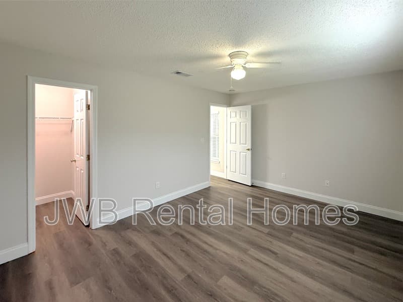 Saint Johns House: 557 Grand Parke Dr