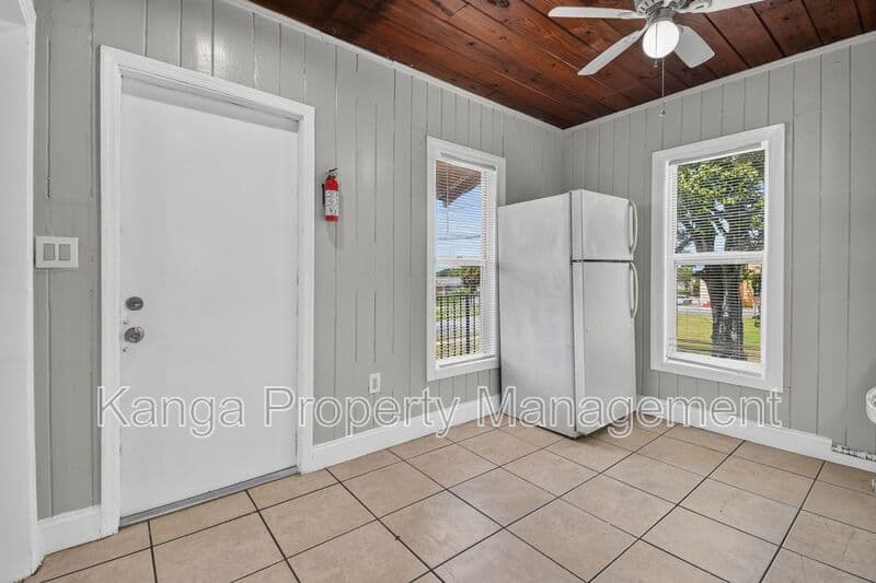 West Palm Beach Condo: 887 7th St