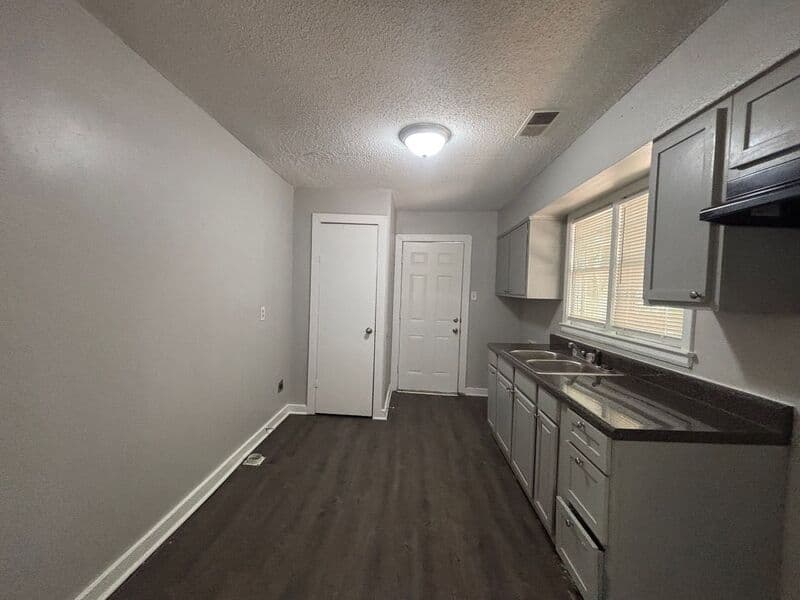 Memphis House: 3581 Kensett Dr