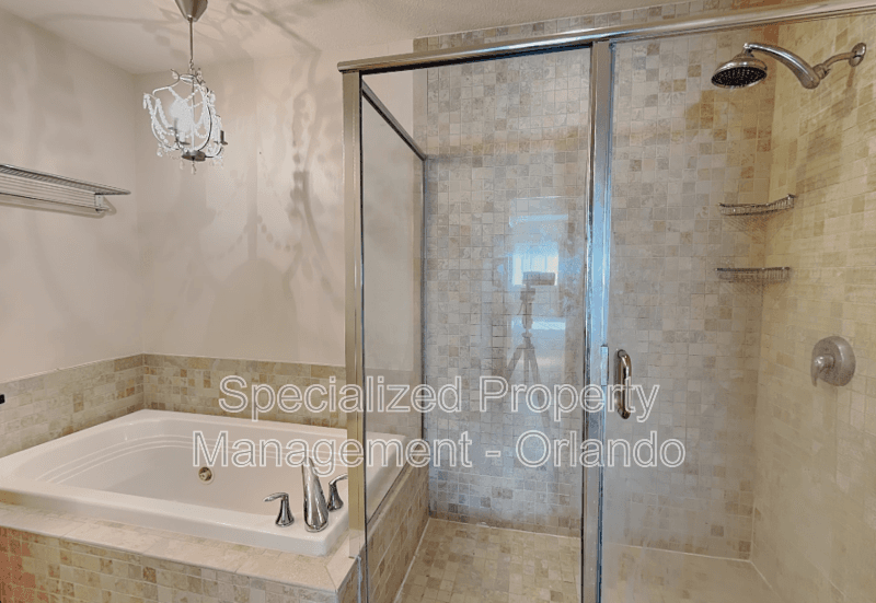 Orlando House: 100 S Eola Dr