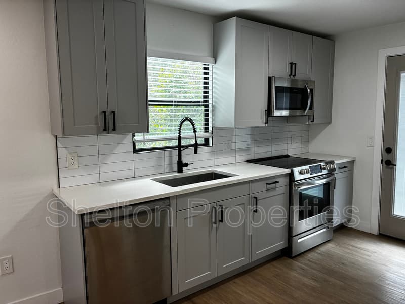 Phoenix House: 614 N 10th Ave Unit A