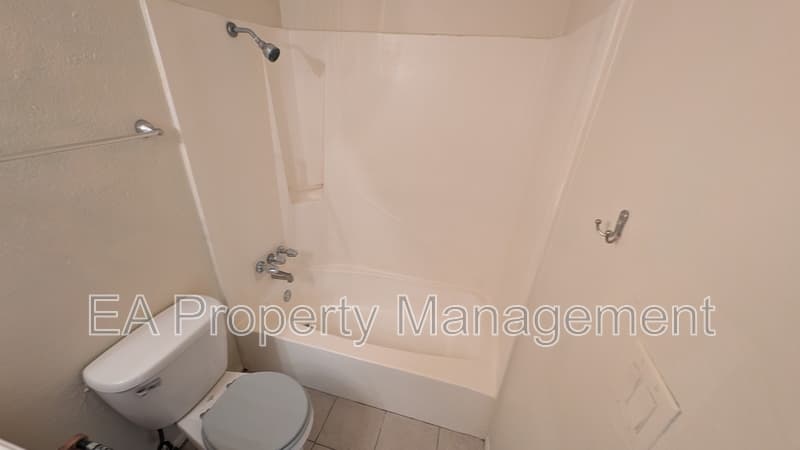 Albuquerque House: 812 Chelwood Park Blvd NEUnit D
