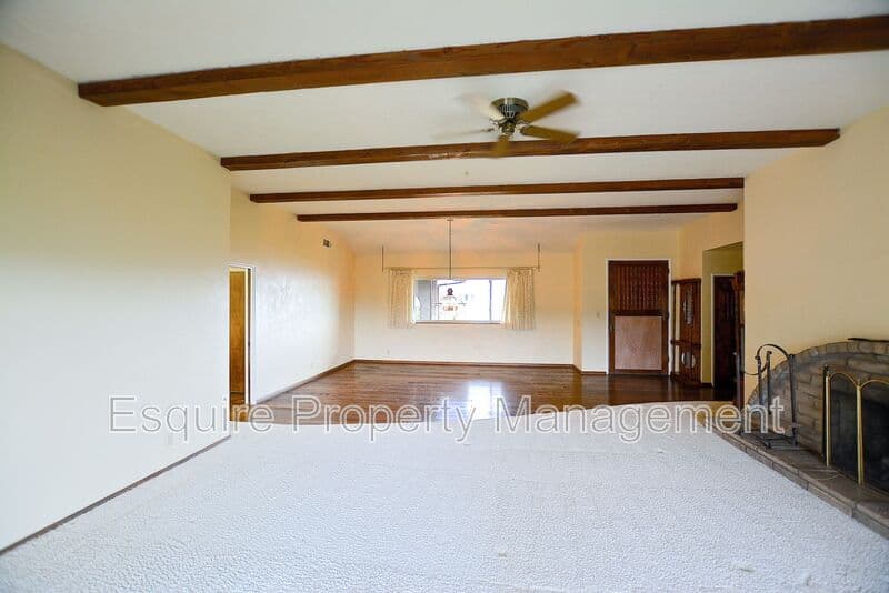 SOMIS House: 5875 N GREENTREE DR