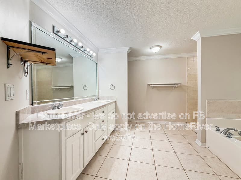Navarre House: 6609 Codell St