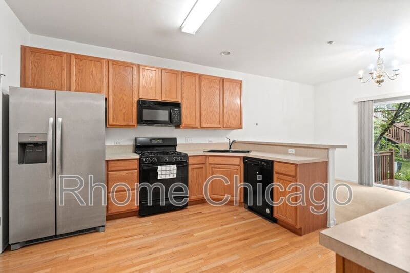 Hoffman Estates House: 6087 Halloran