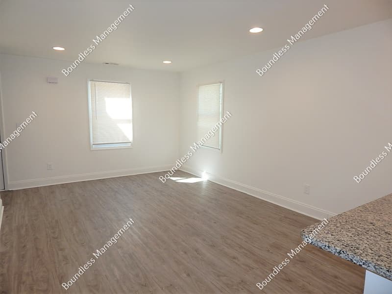 Atlanta House: 395 Westchester Blvd NW