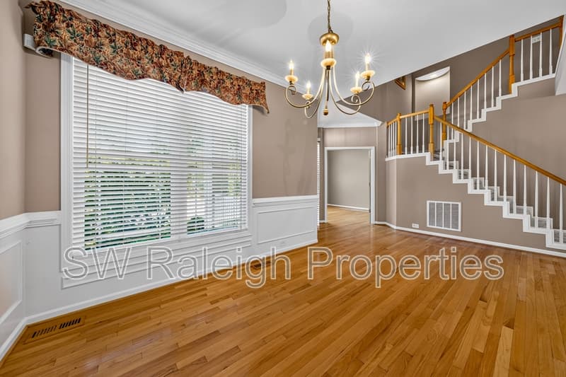 Apex House: 1412 Willow Leaf Way
