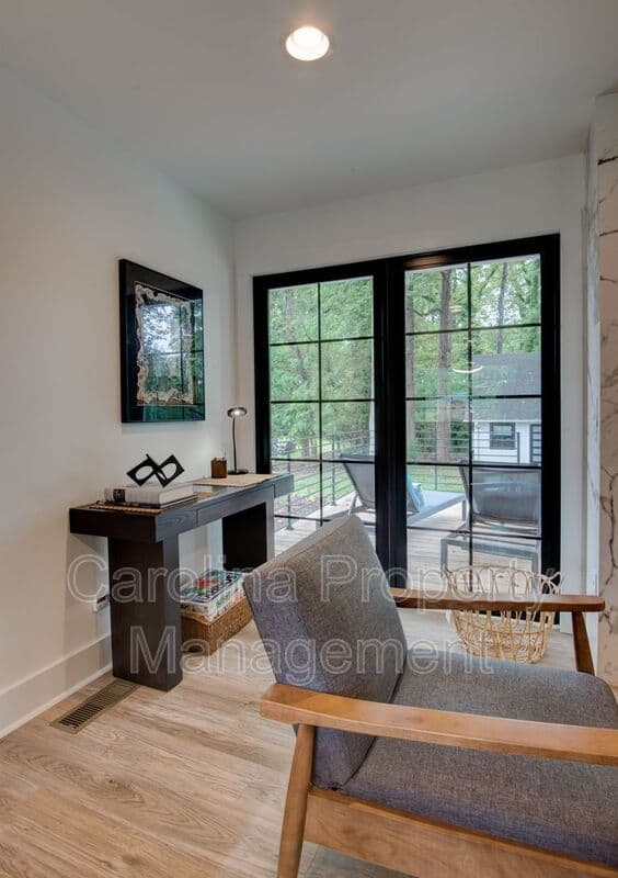 Charlotte House: 3945 Rockfern Rd