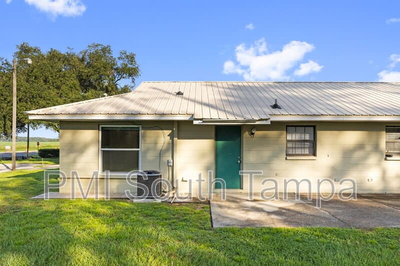 Dade City House: 9926 U.S. 98